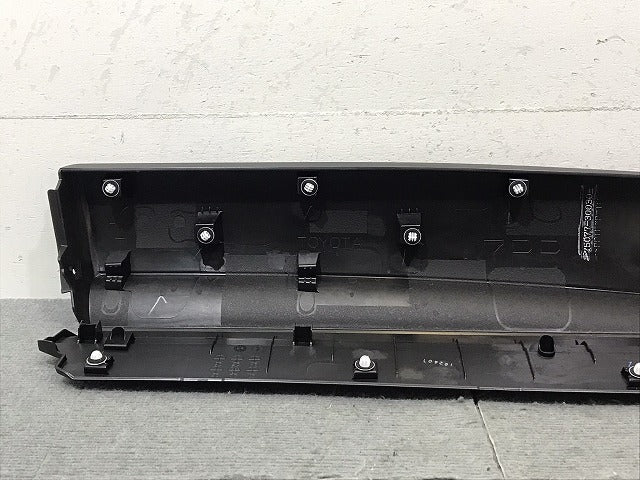 新車取り外し!クラウン/クロスオーバー TZSH35/AZSH35 純正 右リアドアサイドパネル 75077-30030 素地 トヨタ(125186)