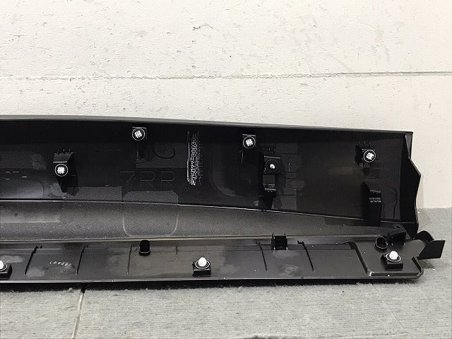 新車取り外し!クラウン/クロスオーバー TZSH35/AZSH35 純正 右リアドアサイドパネル 75077-30030 素地 トヨタ(125186)
