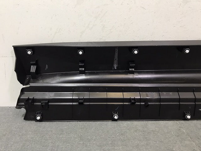 新車取り外し!クラウン/クロスオーバー TZSH35/AZSH35 純正 右フロントドアサイドパネル 75073-30020 素地 トヨタ(125187)