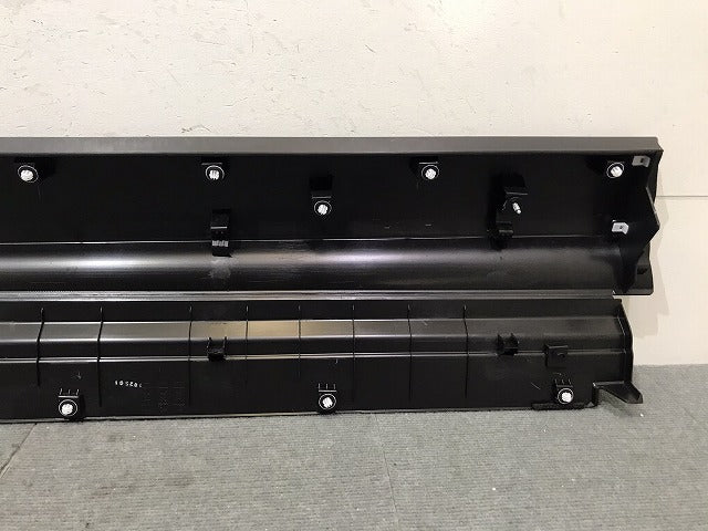 新車取り外し!クラウン/クロスオーバー TZSH35/AZSH35 純正 右フロントドアサイドパネル 75073-30020 素地 トヨタ(125187)