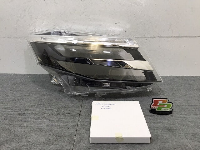 新品!ルーミー/カスタム M900A/M910A 純正 右ヘッドライト/ランプ レンズカバー 8110A-B1040 トヨタ(125243)