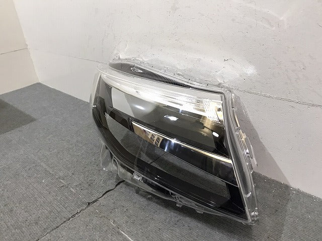 新品!ルーミー/カスタム M900A/M910A 純正 右ヘッドライト/ランプ レンズカバー 8110A-B1040 トヨタ(125243)