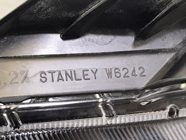 ルーミー/タンク/トール/ジャスティ/カスタム M900A/S/F/M910A/S/F 純正 後期 左ヘッドライト/ランプ LED STANLEY W6242 トヨタ(125460)
