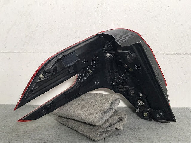 アルファード/S 30系/AGH30W/AGH35W/GGH30W/GGH35W 純正 前期 右テールランプ/ライト/レンズ LED 刻印3 KOITO 58-68 トヨタ(125600)