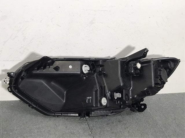 シャトル/ハイブリット GK8/GK9/GP7/GP8 純正 前期 右ヘッドライト/ランプ LED レベライザー STANLEY W2386 ホンダ(125665)