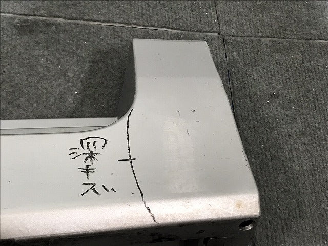 ヴォクシー/ノア/エスクァイア 80系/ZRR80W/ZRR85W/ZRR80G/ZRR85G/ZWR80W 純正 右サイドステップ/サイドスカート 75850-28050 シルバー(125807)