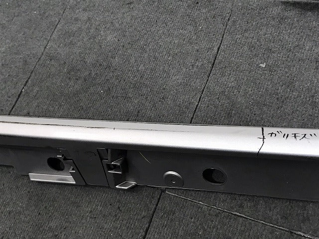 ヴォクシー/ノア/エスクァイア 80系/ZRR80W/ZRR85W/ZRR80G/ZRR85G/ZWR80W 純正 右サイドステップ/サイドスカート 75850-28050 シルバー(125807)