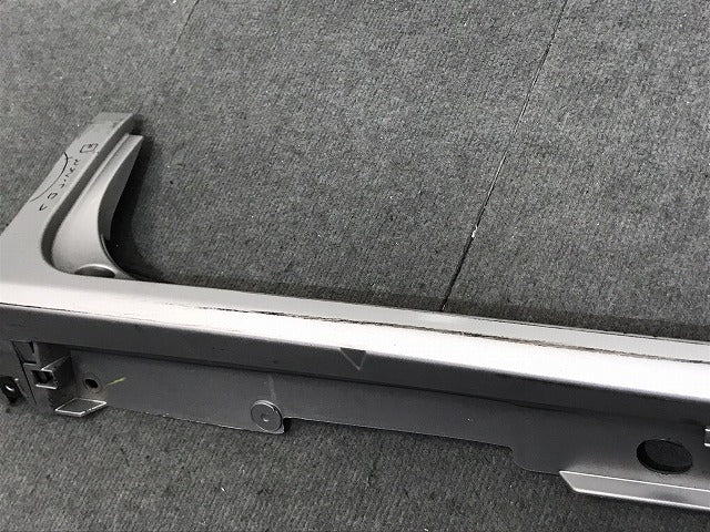 ヴォクシー/ノア/エスクァイア 80系/ZRR80W/ZRR85W/ZRR80G/ZRR85G/ZWR80W 純正 右サイドステップ/サイドスカート 75850-28050 シルバー(125807)