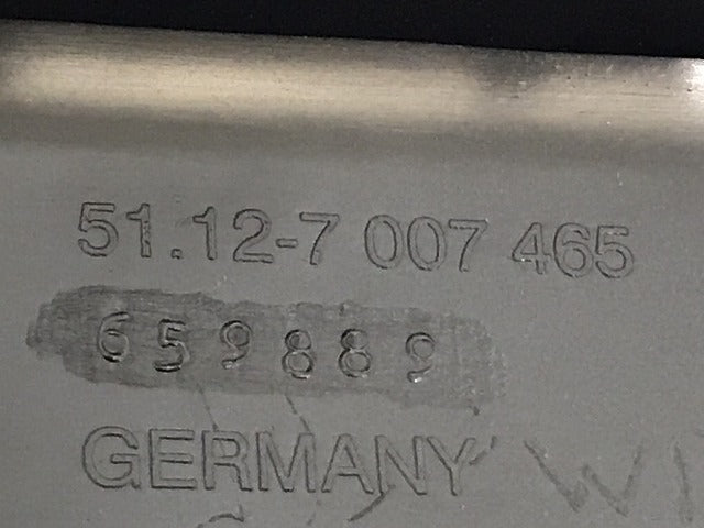 新品!7シリーズ E65/E66/2000-2007 純正 リア バンパーモール センター 51.12-7 007 465 51127042568 サフ BMW(125968)