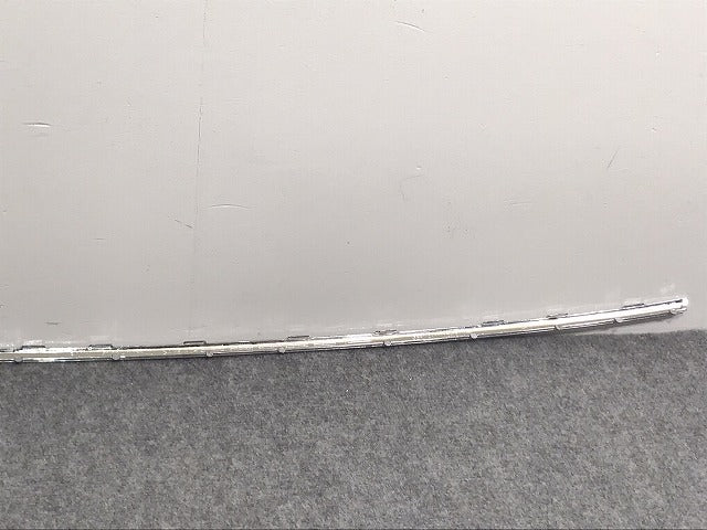 新品!7シリーズ E65/2000-2007 純正 リア バンパーモール センター 51.12-7 033 417 51127033417 メッキ BMW(125972)