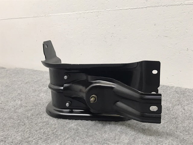 新品!Sクラス W220 純正 左  ラジエターブラケット A2206201931 メルセデスベンツ(126051)