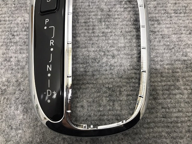 新品!Cクラス W203/2000-2007 純正  シフトシャッター/ギアレバートリム A2032672288 A2032672288 メルセデスベンツ(126059)
