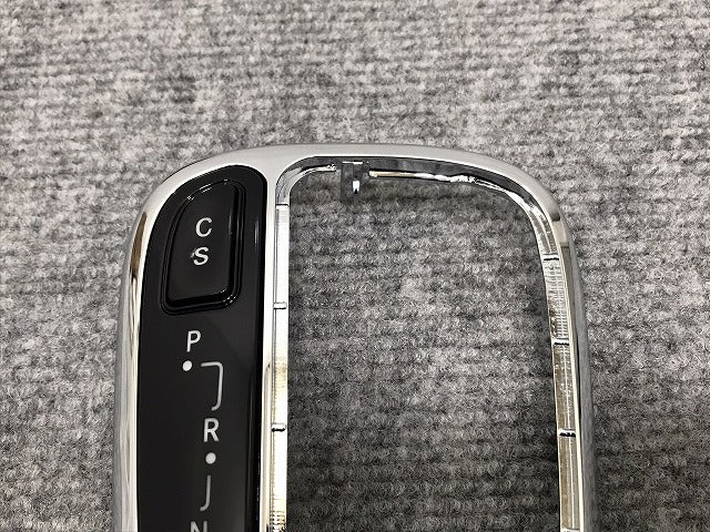 新品!Cクラス W203/2000-2007 純正  シフトシャッター/ギアレバートリム A2032672288 A2032672288 メルセデスベンツ(126062)