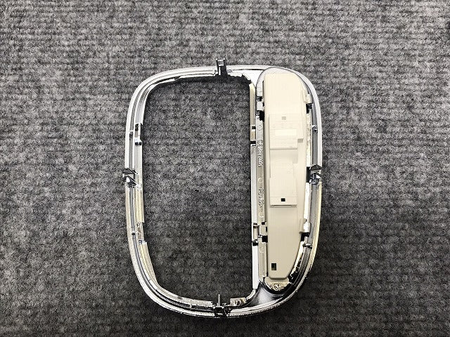 新品!Cクラス W203/2000-2007 純正  シフトシャッター/ギアレバートリム A2032672288 A2032672288 メルセデスベンツ(126063)