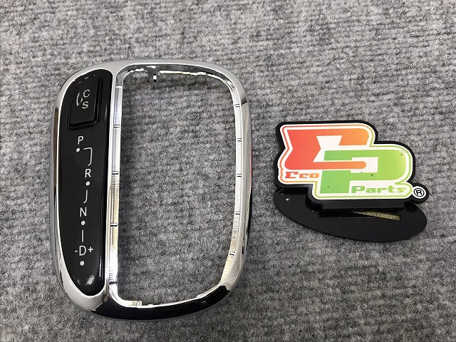 新品!Cクラス W203/2000-2007 純正  シフトシャッター/ギアレバートリム A2032672288 A2032672288 メルセデスベンツ(126065)