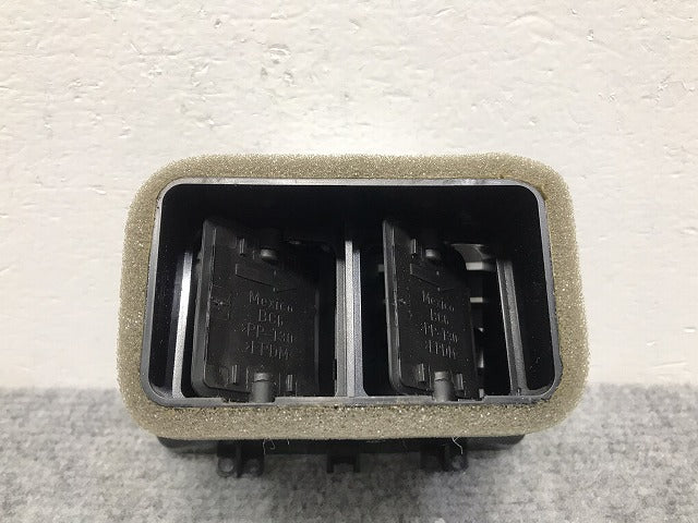 新品!ジェッタ/ゴルフ 1K/2004~2010 純正  エアコン吹き出し口 1K0 819 203 1K08192033X1 フォルクスワーゲン(126077)