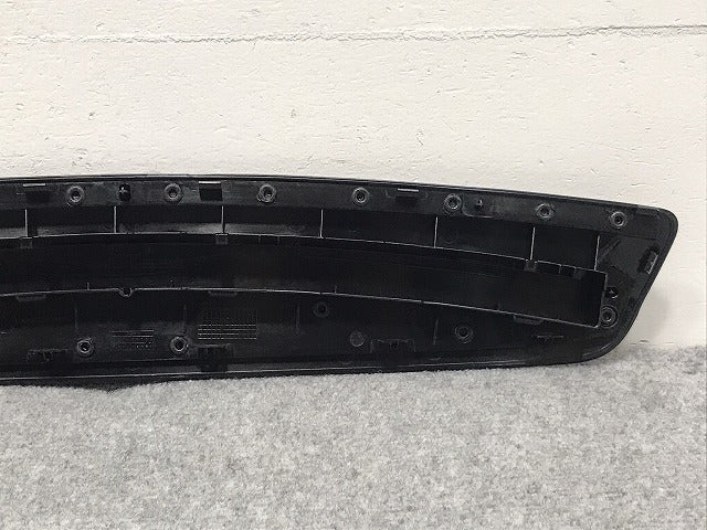 新品!Cクラス W205 純正 リア ハイマウントランプカバー A205 820 0060 A20582002609051 素地 メルセデスベンツ(126134)