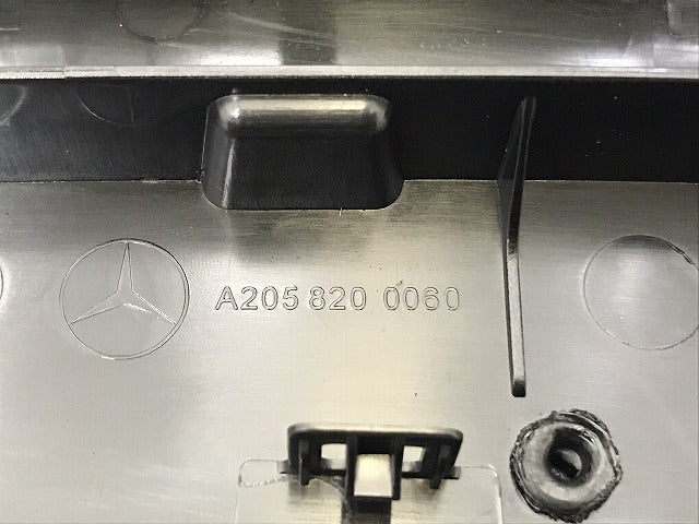 新品!Cクラス W205 純正 リア ハイマウントランプカバー A205 820 0060 A20582002609051 素地 メルセデスベンツ(126134)