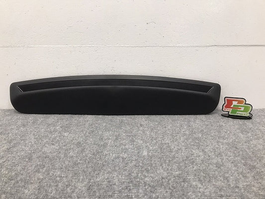 新品!Cクラス W205 純正 リア ハイマウントランプカバー A205 820 0060 20582002609051 素地 メルセデスベンツ(126135)