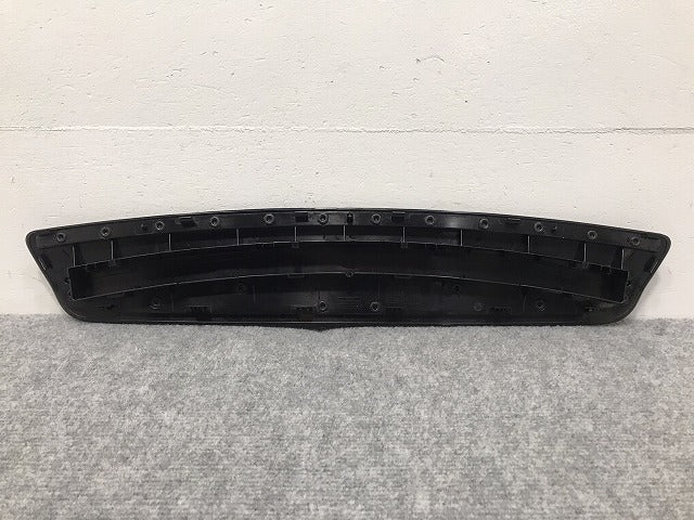 新品!Cクラス W205 純正 リア ハイマウントランプカバー A205 820 0060 20582002609051 素地 メルセデスベンツ(126135)