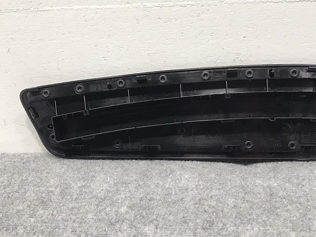 新品!Cクラス W205 純正 リア ハイマウントランプカバー A205 820 0060 20582002609051 素地 メルセデスベンツ(126135)