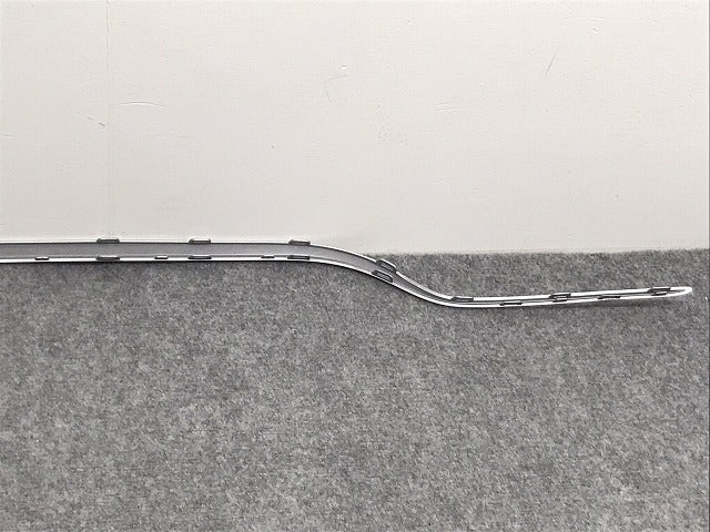 新品!Cクラス W205/2017-2018 純正 リア バンパーモール A 205 885 26 21 2058852621 メルセデスベンツ(126183)