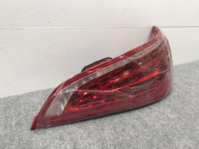 新品!Q5 8R系 純正 前期 右 テールランプ/ライト/レンズ LED 8R0.945.094 A 8R0945094A アウディ(126200)