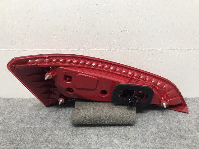 新品!Q5 8R系 純正 前期 右 テールランプ/ライト/レンズ LED 8R0.945.094 A 8R0945094A アウディ(126200)