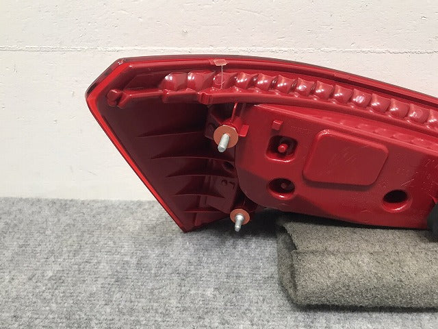 新品!Q5 8R系 純正 前期 右 テールランプ/ライト/レンズ LED 8R0.945.094 A 8R0945094A アウディ(126200)