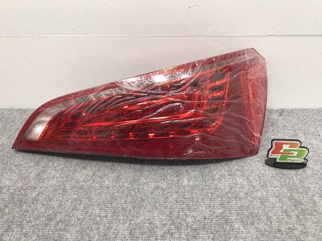 新品!Q5 8R系 純正 前期 右 テールランプ/ライト/レンズ LED 8R0.945.094 A 8R0945094A アウディ(126204)