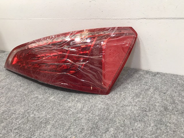 新品!Q5 8R系 純正 前期 右 テールランプ/ライト/レンズ LED 8R0.945.094 A 8R0945094A アウディ(126204)