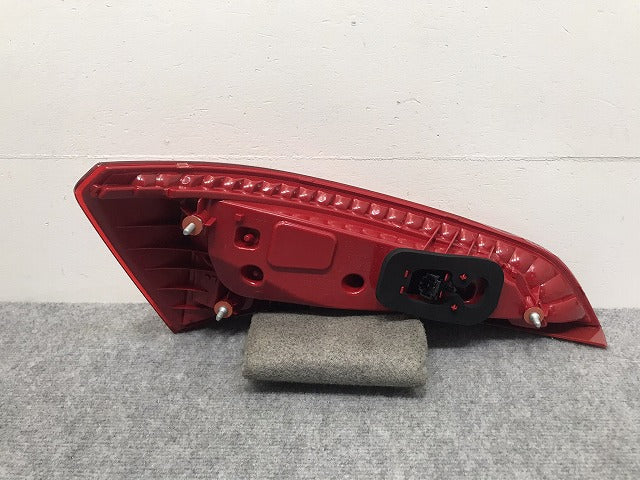 新品!Q5 8R系 純正 前期 右 テールランプ/ライト/レンズ LED 8R0.945.094 A 8R0945094A アウディ(126204)