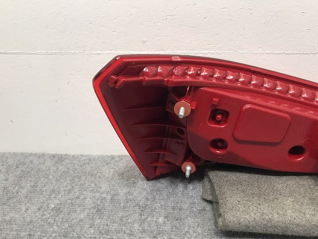 新品!Q5 8R系 純正 前期 右 テールランプ/ライト/レンズ LED 8R0.945.094 A 8R0945094A アウディ(126204)