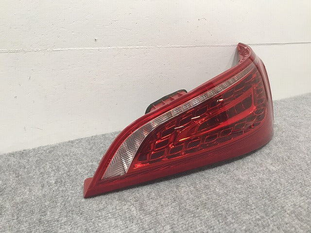 新品!Q5 8R系 純正 前期 右 テールランプ/ライト/レンズ LED 8R0.945.094 A 8R0945094A アウディ(126206)