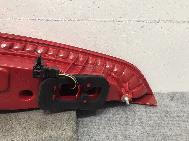 新品!Q5 8R系 純正 前期 右 テールランプ/ライト/レンズ LED 8R0.945.094 A 8R0945094A アウディ(126206)