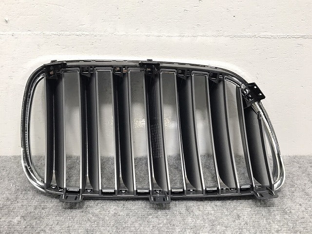 新品!X3シリーズ E83/2006-2011 純正 左 フロント グリル 51113420087 51113420091 BMW(126244)