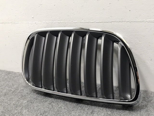 新品!X3シリーズ E83/2006-2011 純正 右 フロント グリル 51113420088 51113420092 BMW(126248)