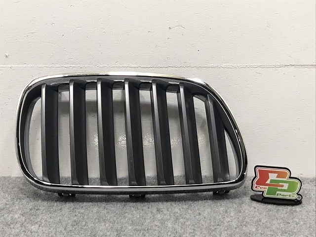 新品!X3シリーズ E83/2006-2011 純正 右 フロント グリル 51113420088 51113420092 BMW(126251)