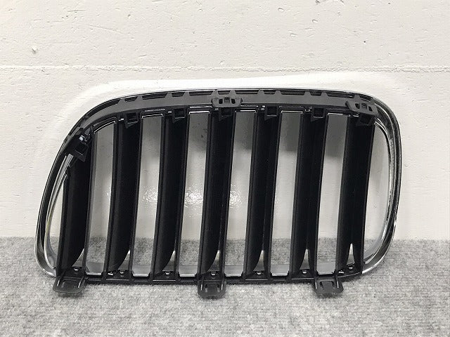新品!X3シリーズ E83/2006-2011 純正 右 フロント グリル 51113420088 51113420092 BMW(126251)