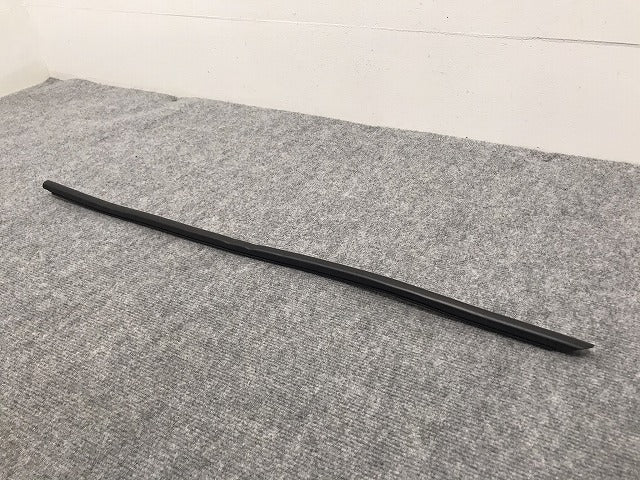 新品!7シリーズ E65/2000-2007 純正 左リア ドア ロアシール 51228223763 BMW(126280)