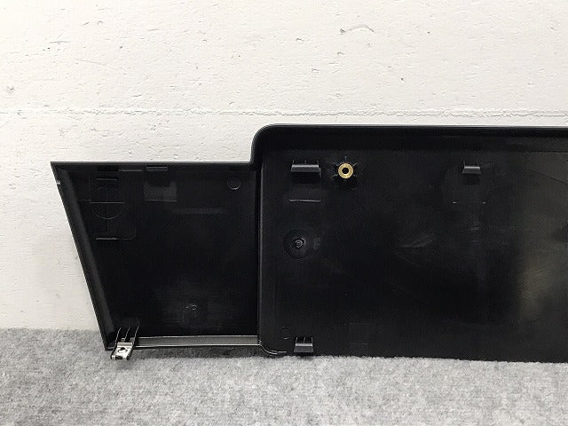 新品!A6 2005-2008 純正 フロント ライセンスベース/ナンバープレートベース 4F0 807 285 4F0807285CF1QP アウディ(126347)