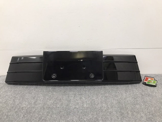 新品!Q3 8U系/2015-2018 純正 フロント ライセンスベース/ナンバープレートベース 8U0.807.285 H 8U0807285MT94 アウディ(126394)