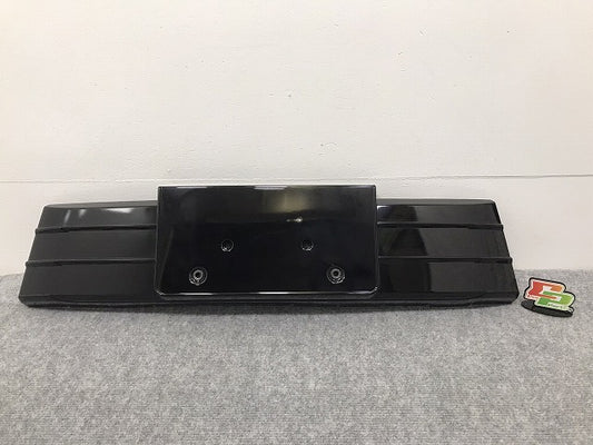 新品!Q3 8U系/2015-2018 純正 フロント ライセンスベース/ナンバープレートベース 8U0.807.285 H 8U0807285MT94 アウディ(126394)