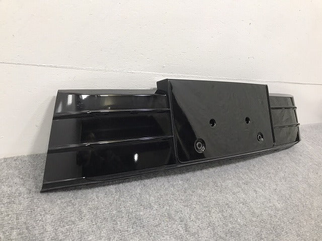 新品!Q3 8U系/2015-2018 純正 フロント ライセンスベース/ナンバープレートベース 8U0.807.285 H 8U0807285MT94 アウディ(126394)
