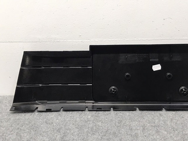 新品!Q3 8U系/2015-2018 純正 フロント ライセンスベース/ナンバープレートベース 8U0.807.285 H 8U0807285MT94 アウディ(126394)