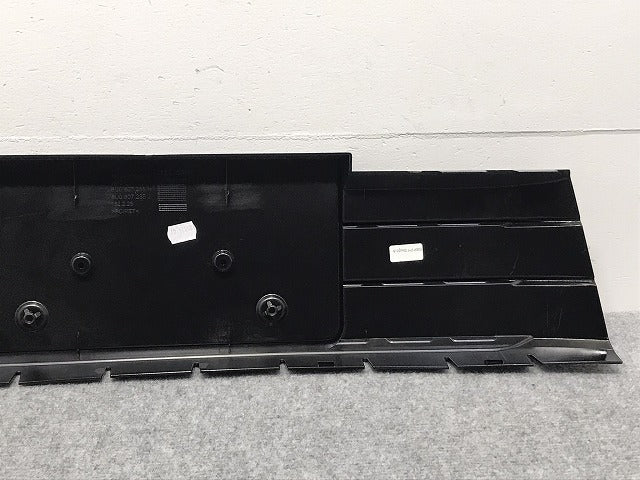 新品!Q3 8U系/2015-2018 純正 フロント ライセンスベース/ナンバープレートベース 8U0.807.285 H 8U0807285MT94 アウディ(126394)