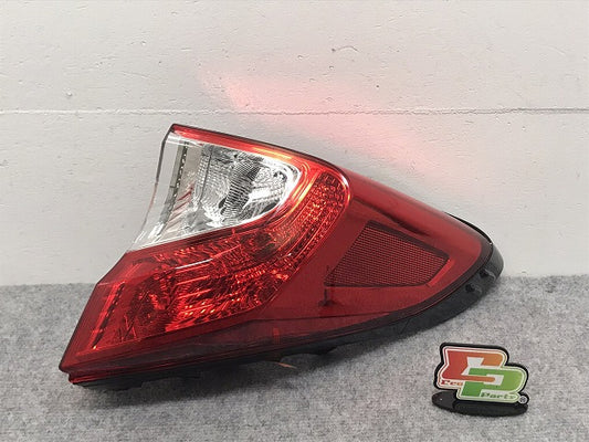 C-HR NGX50/ZYX10 純正 右 テールランプ/ライト/レンズ ハロゲン KOITO 10-102 トヨタ(126440)