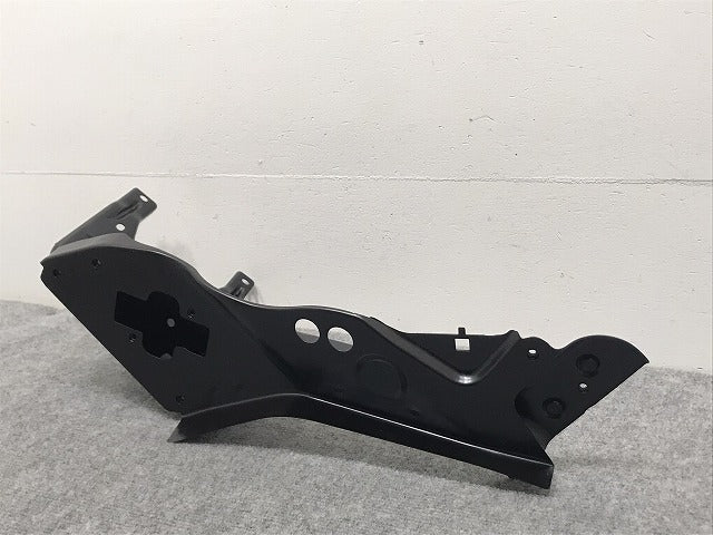 新品!CLSクラス W219/2005-2010 純正 右 フロント ｱｯﾊﾟｰｻﾎﾟｰﾄ 2196200428 2196200428 メルセデスベンツ(126457)