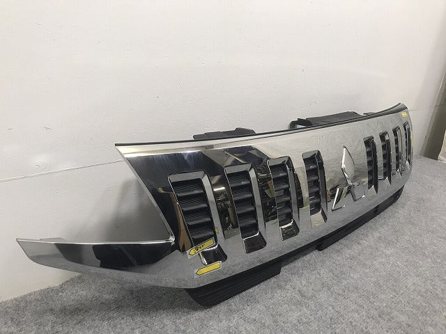 eKスペースカスタム B11A 純正 前期 フロント グリル/ラジエーターグリル カメラ穴付 6400F828 メッキ 三菱(126470)