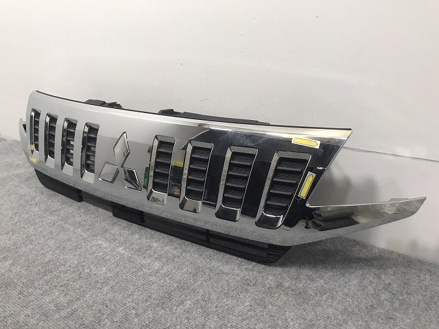 eKスペースカスタム B11A 純正 前期 フロント グリル/ラジエーターグリル カメラ穴付 6400F828 メッキ 三菱(126470)